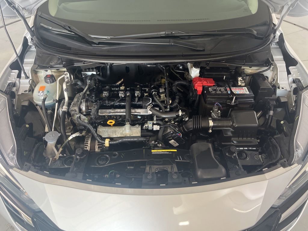 Used 2023 Nissan Versa SV FWD image 9