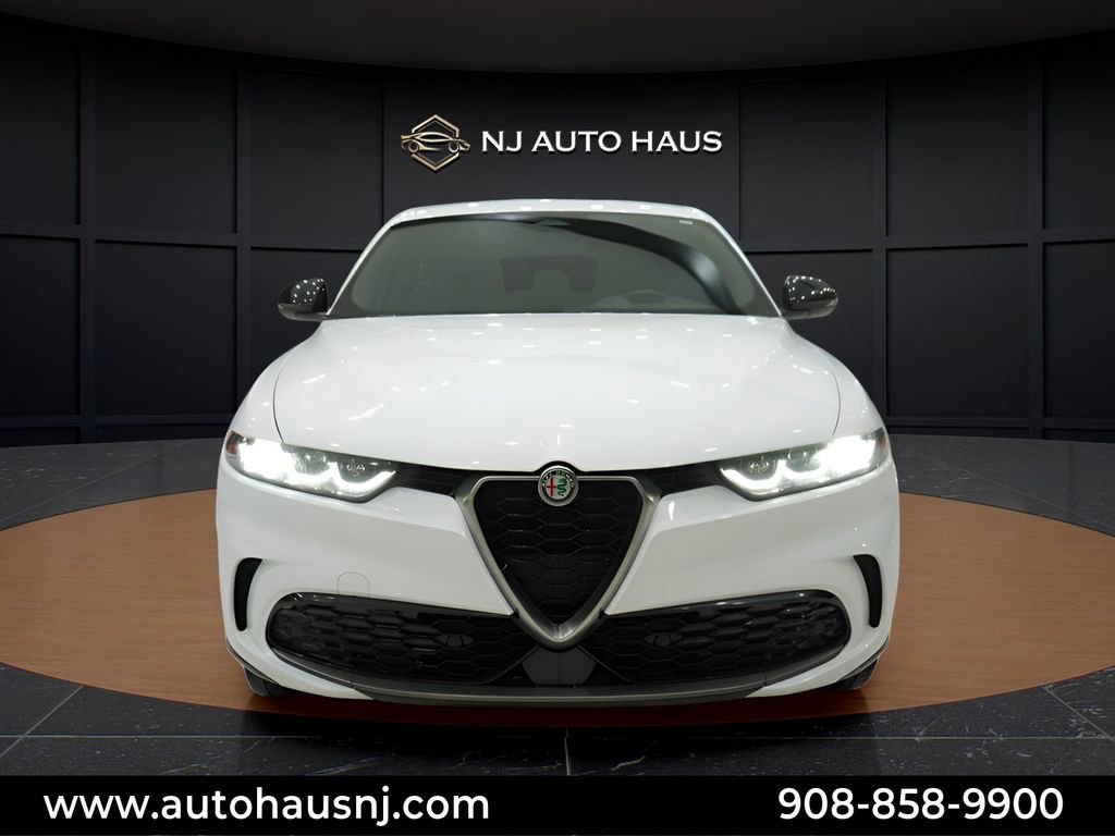 Used 2024 Alfa Romeo Tonale Ti w/ Premium Interior Package AWD/4WD image 7