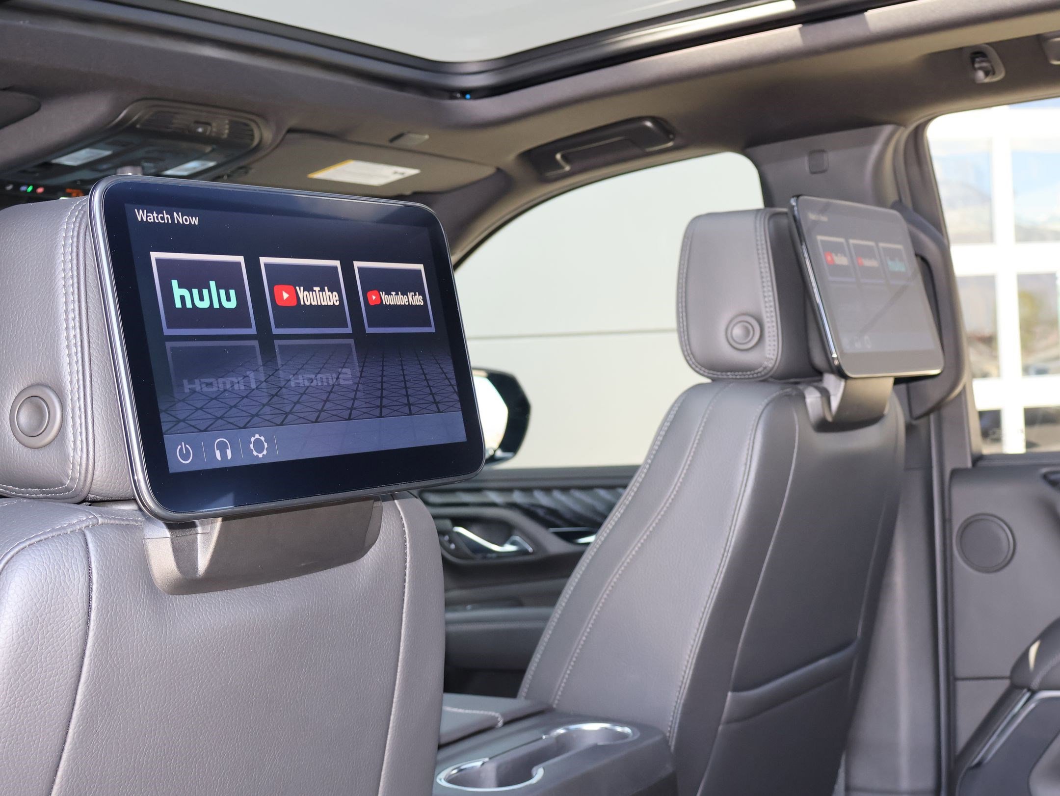 Used 2024 GMC Yukon Denali w/ Advanced Technology Package AWD/4WD image 25