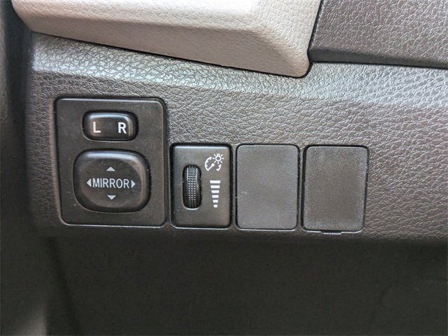 Used 2016 Toyota Corolla LE image 23