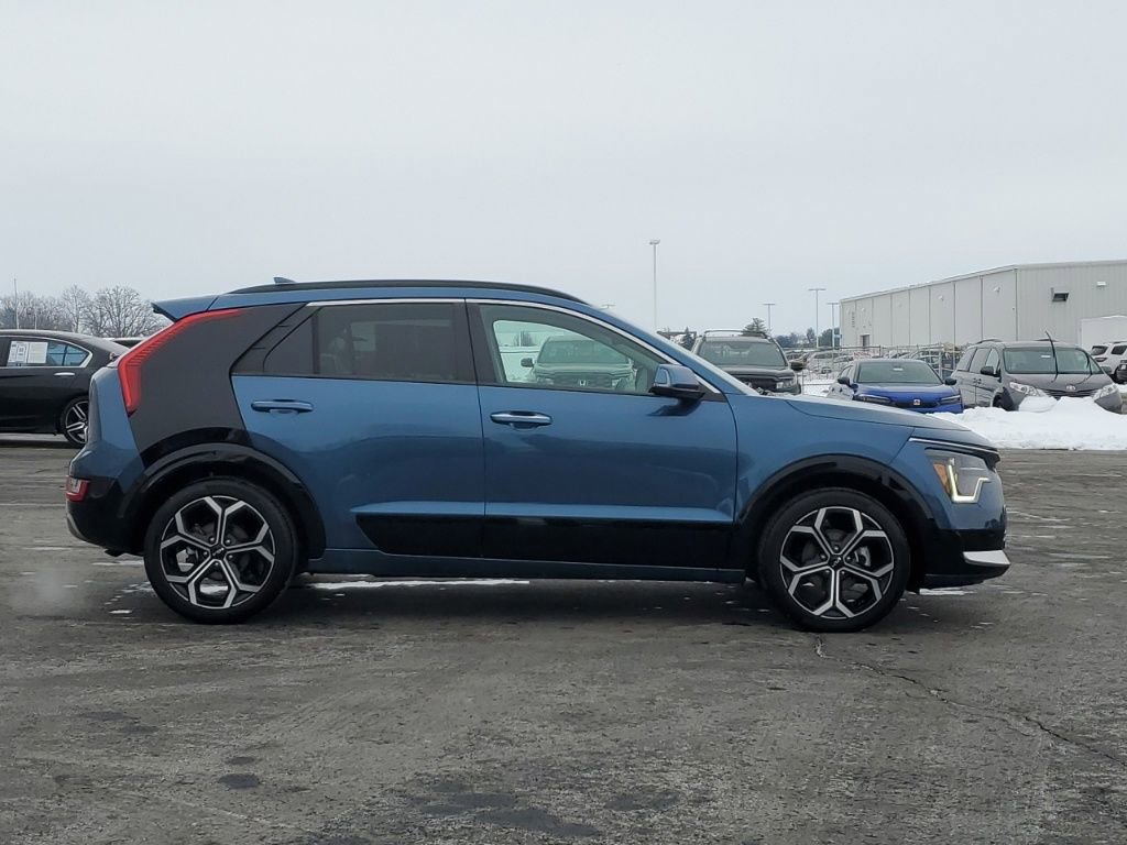 Used 2023 Kia Niro SX Touring image 8