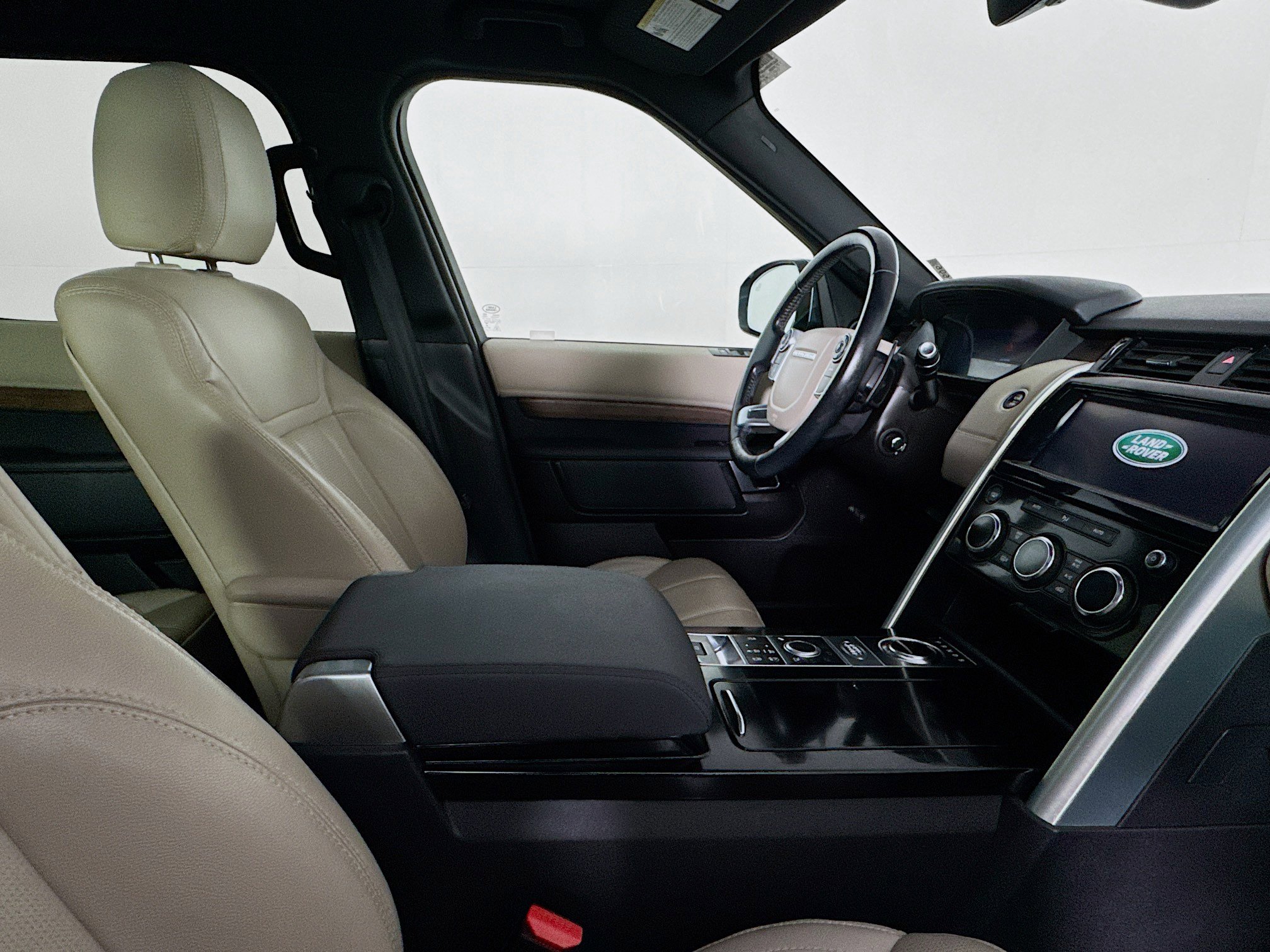 Used 2018 Land Rover Discovery HSE image 28