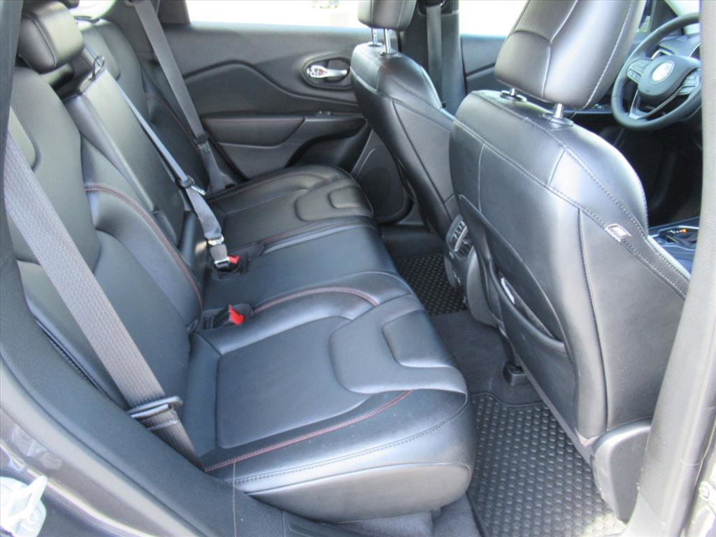 Used 2022 Jeep Cherokee Trailhawk w/ Premium Leather Package AWD/4WD image 31