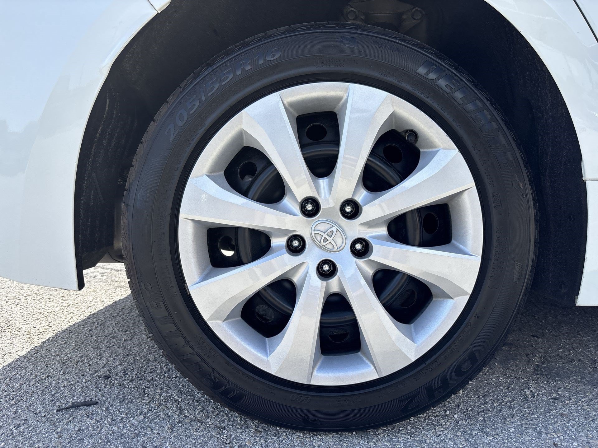 Used 2022 Toyota Corolla LE FWD image 18