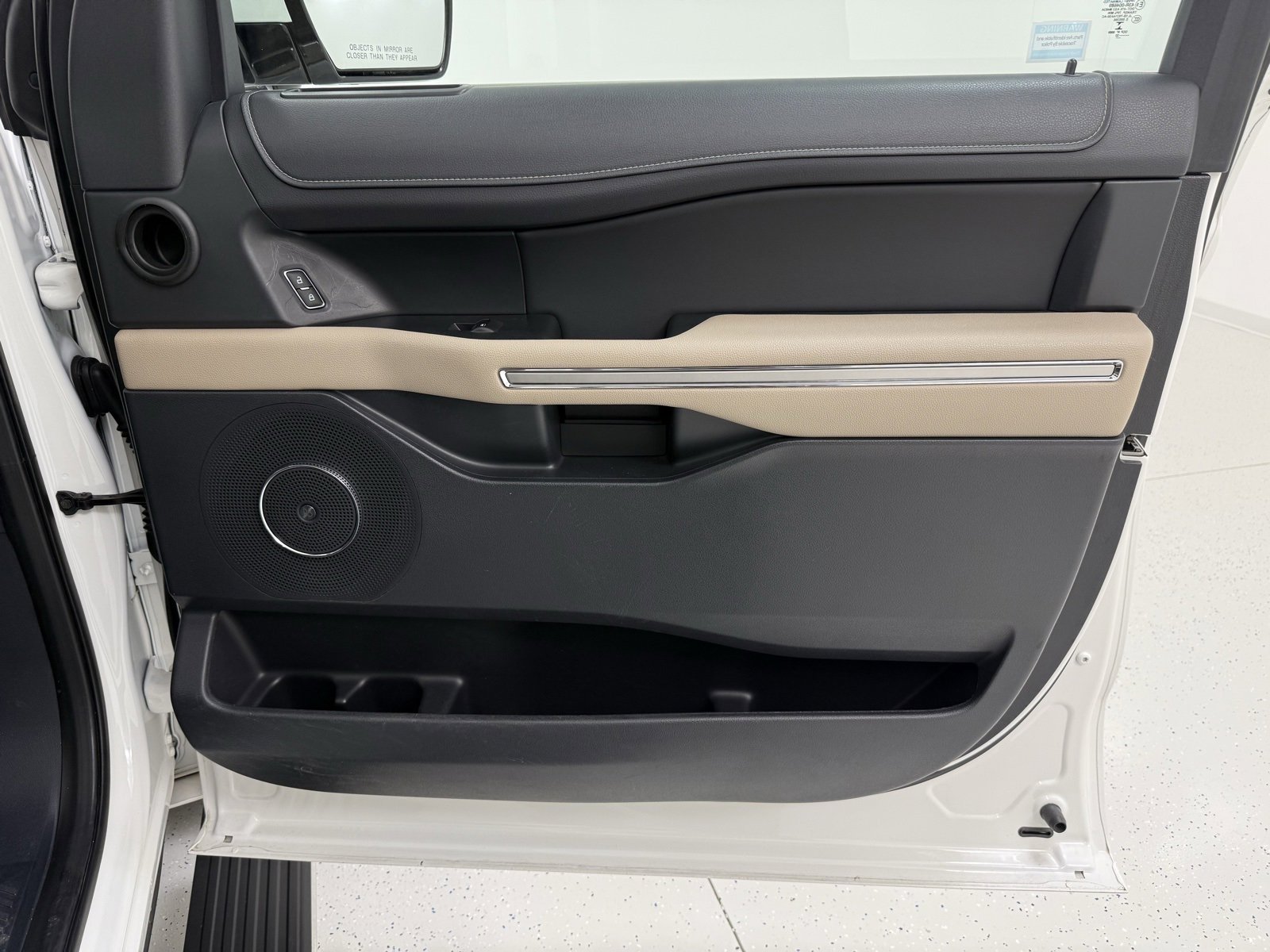 Used 2022 Ford Expedition Limited image 31