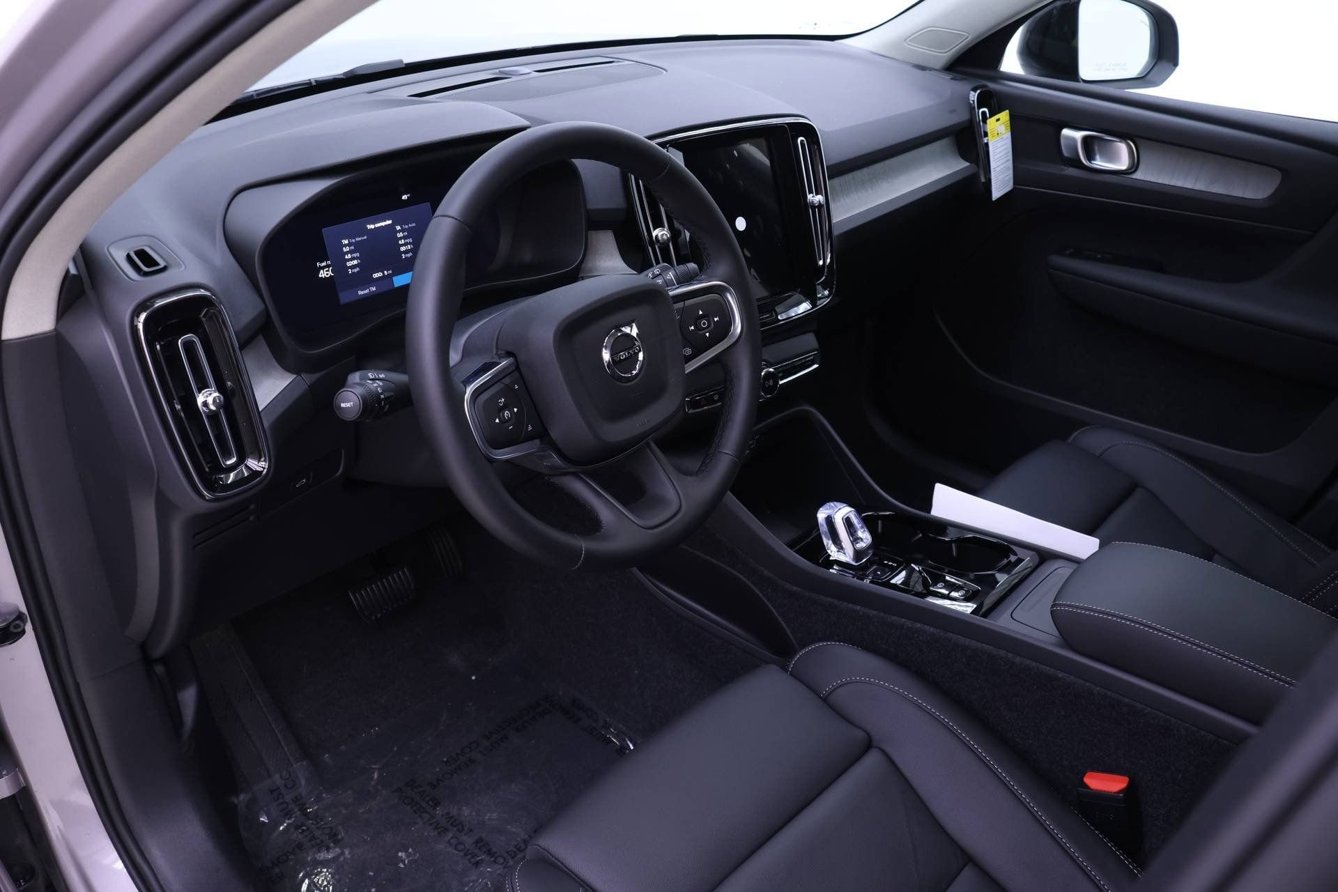 New 2026 Volvo XC40 B5 Plus w/ Protection Package Premier AWD/4WD image 6