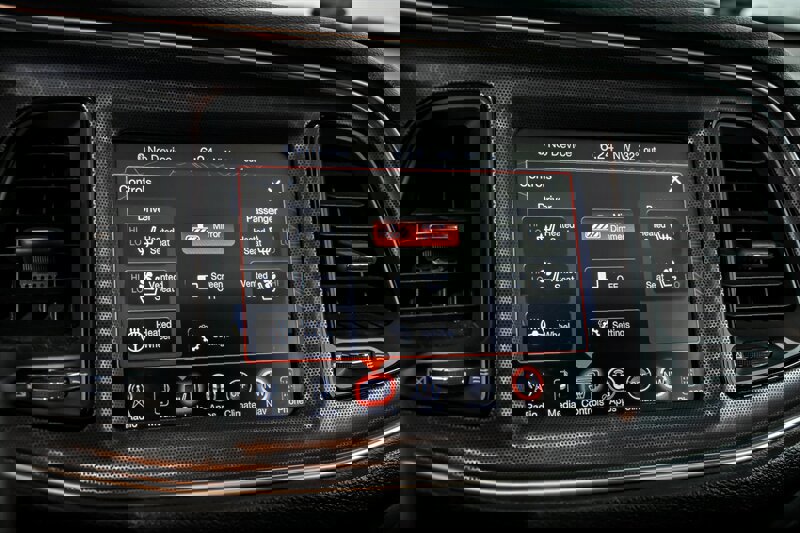 Used 2016 Dodge Challenger R/T Scat Pack w/ Leather Interior Group image 28