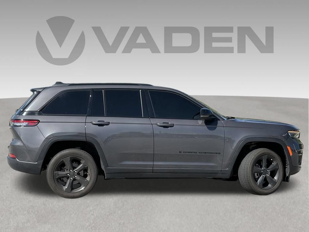 Used 2024 Jeep Grand Cherokee Altitude AWD/4WD image 14