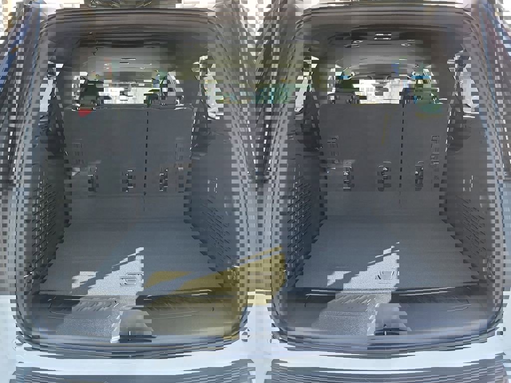 New 2026 Chevrolet Suburban LS image 20