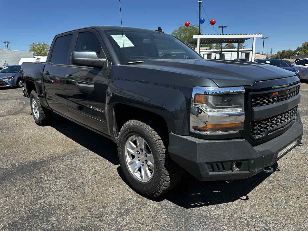 Used 2017 Chevrolet Silverado 1500 LT w/ All Star Edition AWD/4WD image 4