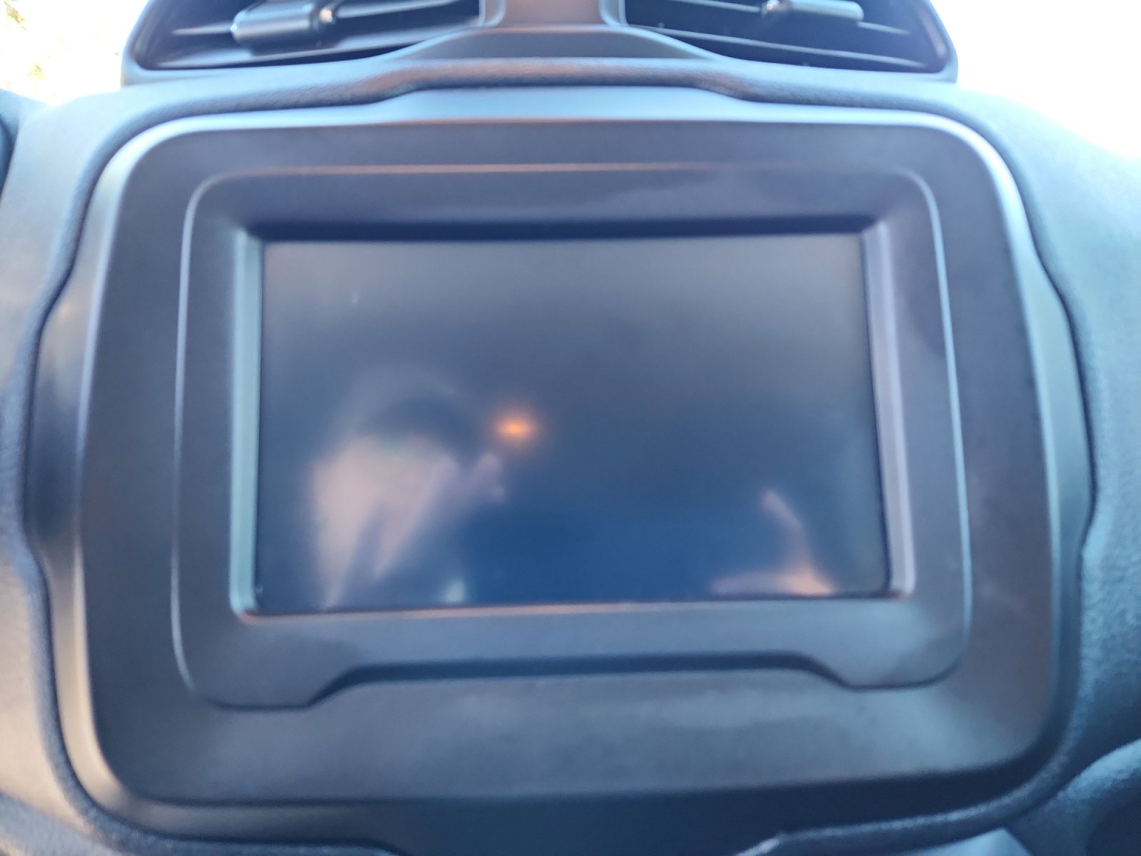 Used 2020 Jeep Renegade Latitude w/ Popular Equipment Group image 29