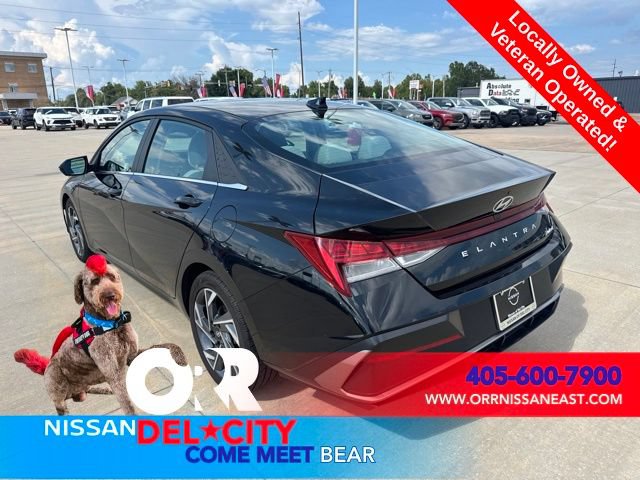 Used 2025 Hyundai Elantra Limited FWD image 3