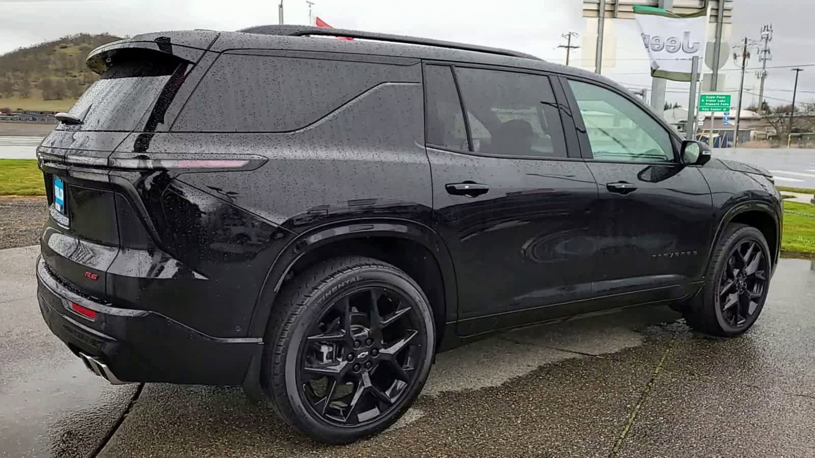 Used 2025 Chevrolet Traverse RS w/ LPO, Floor Liner Package image 8