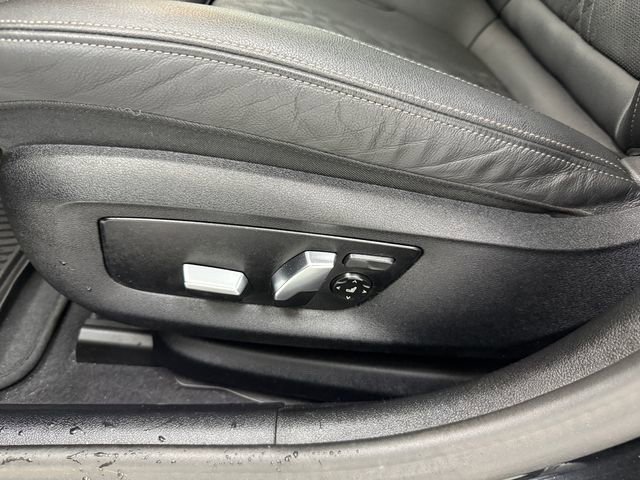 Used 2023 BMW 540i w/ Premium Package RWD image 27