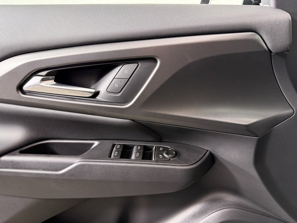 New 2026 Chevrolet Equinox EV LT image 18