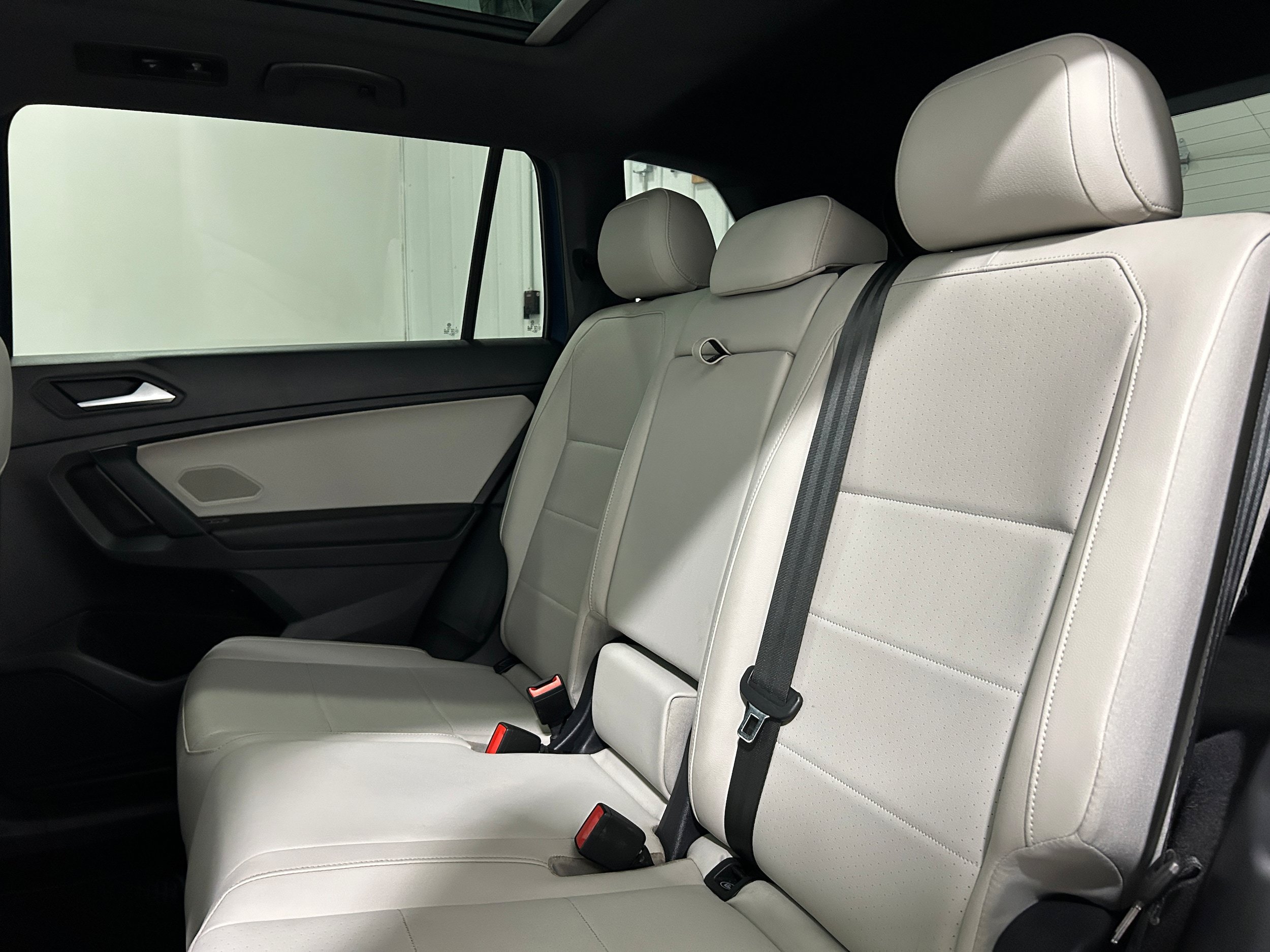 Used 2019 Volkswagen Tiguan SEL R-Line AWD/4WD image 30