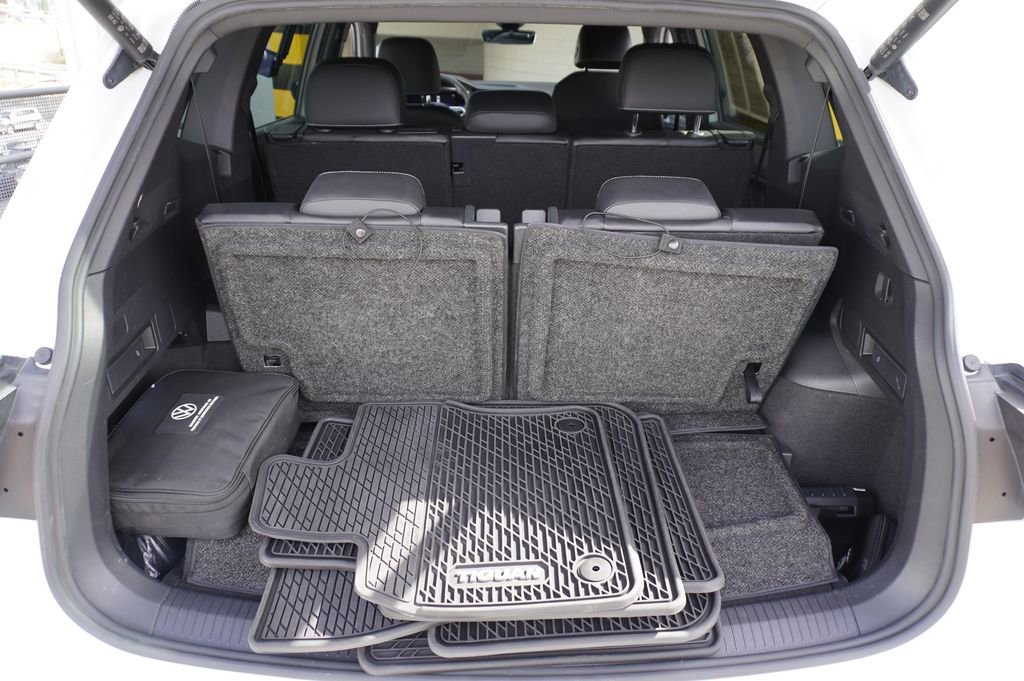 Used 2022 Volkswagen Tiguan SE R-Line image 8