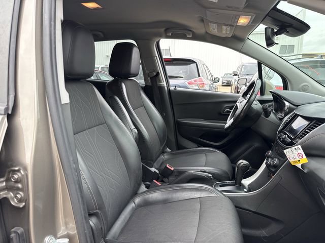 Used 2022 Chevrolet Trax LT w/ Driver Confidence Package AWD/4WD image 26