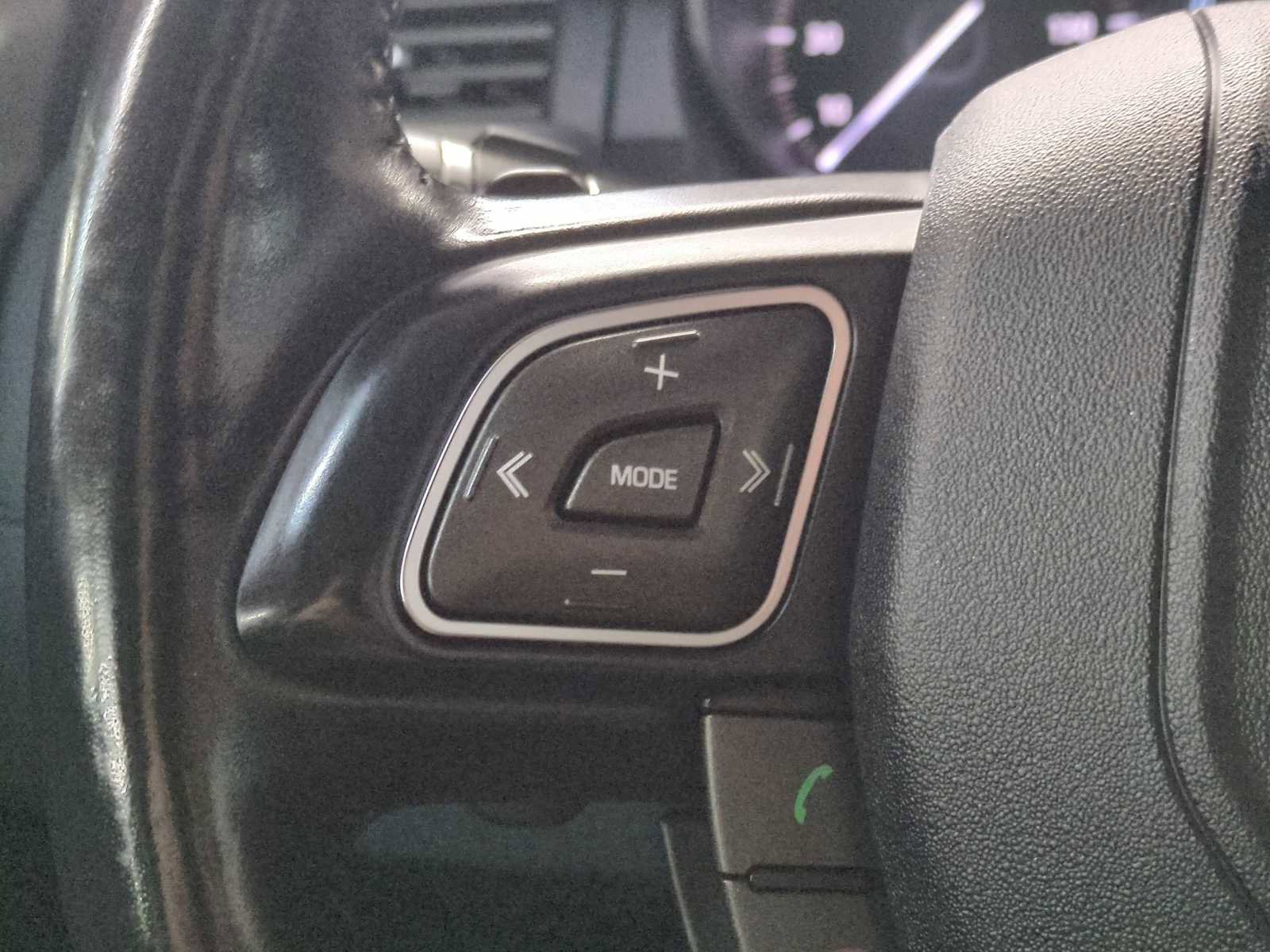 Used 2019 Land Rover Range Rover Evoque SE image 22