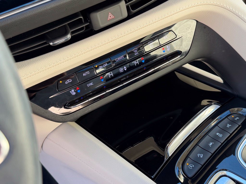 Used 2023 Buick Envision Avenir AWD/4WD image 27