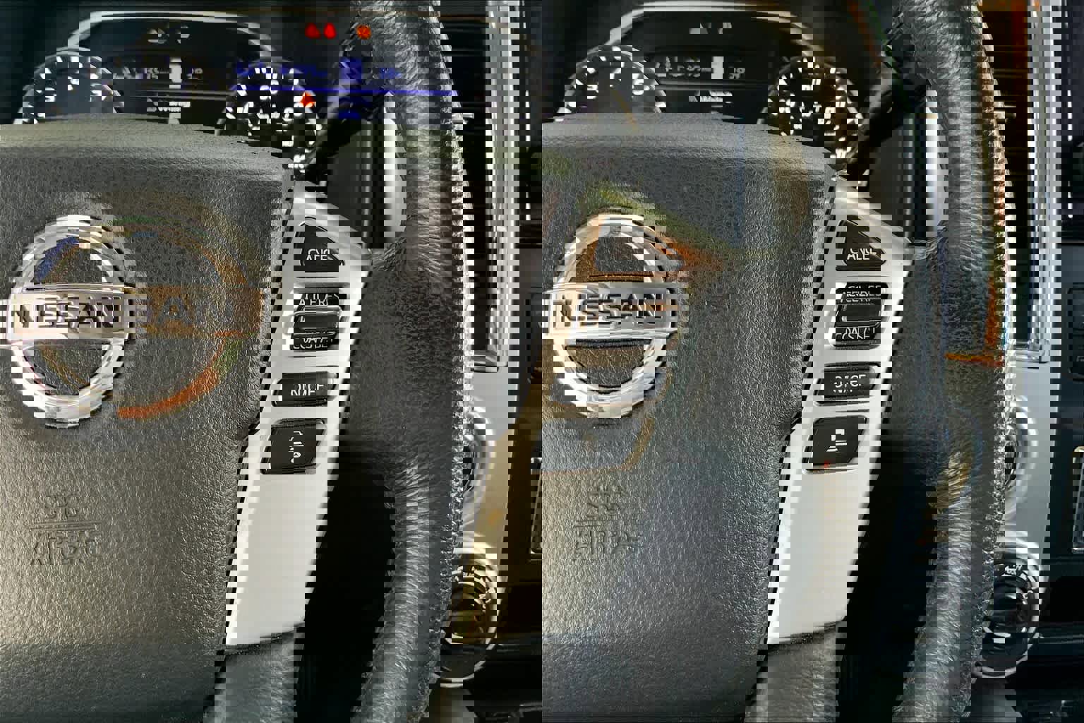 Used 2021 Nissan Titan SV w/ SV Convenience Package image 25