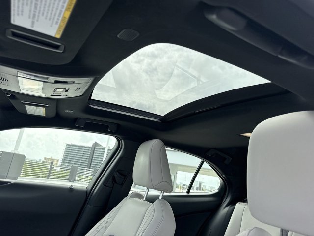 Certified 2024 Lexus UX 250h FWD image 22