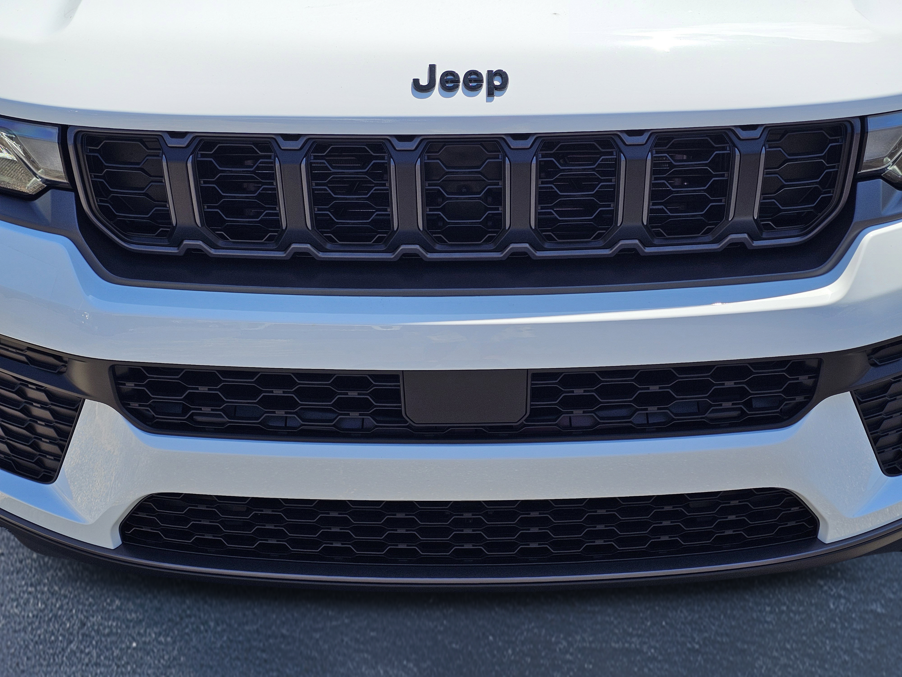 New 2026 Jeep Grand Cherokee Altitude RWD image 3
