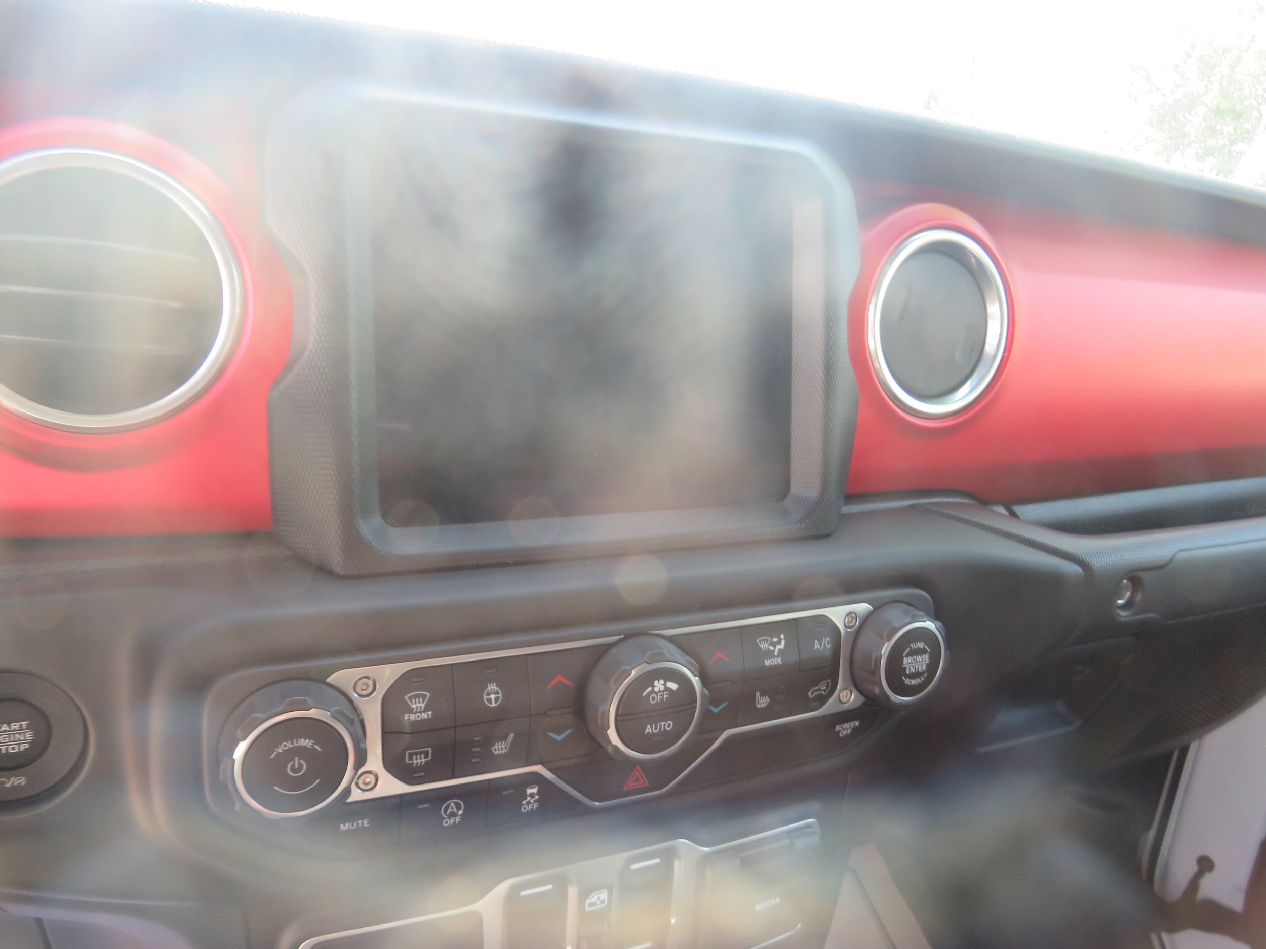 Used 2021 Jeep Gladiator Rubicon AWD/4WD image 11