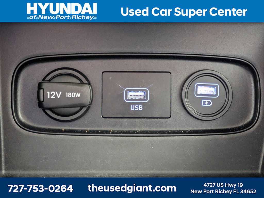 Used 2020 Hyundai Venue SEL image 21
