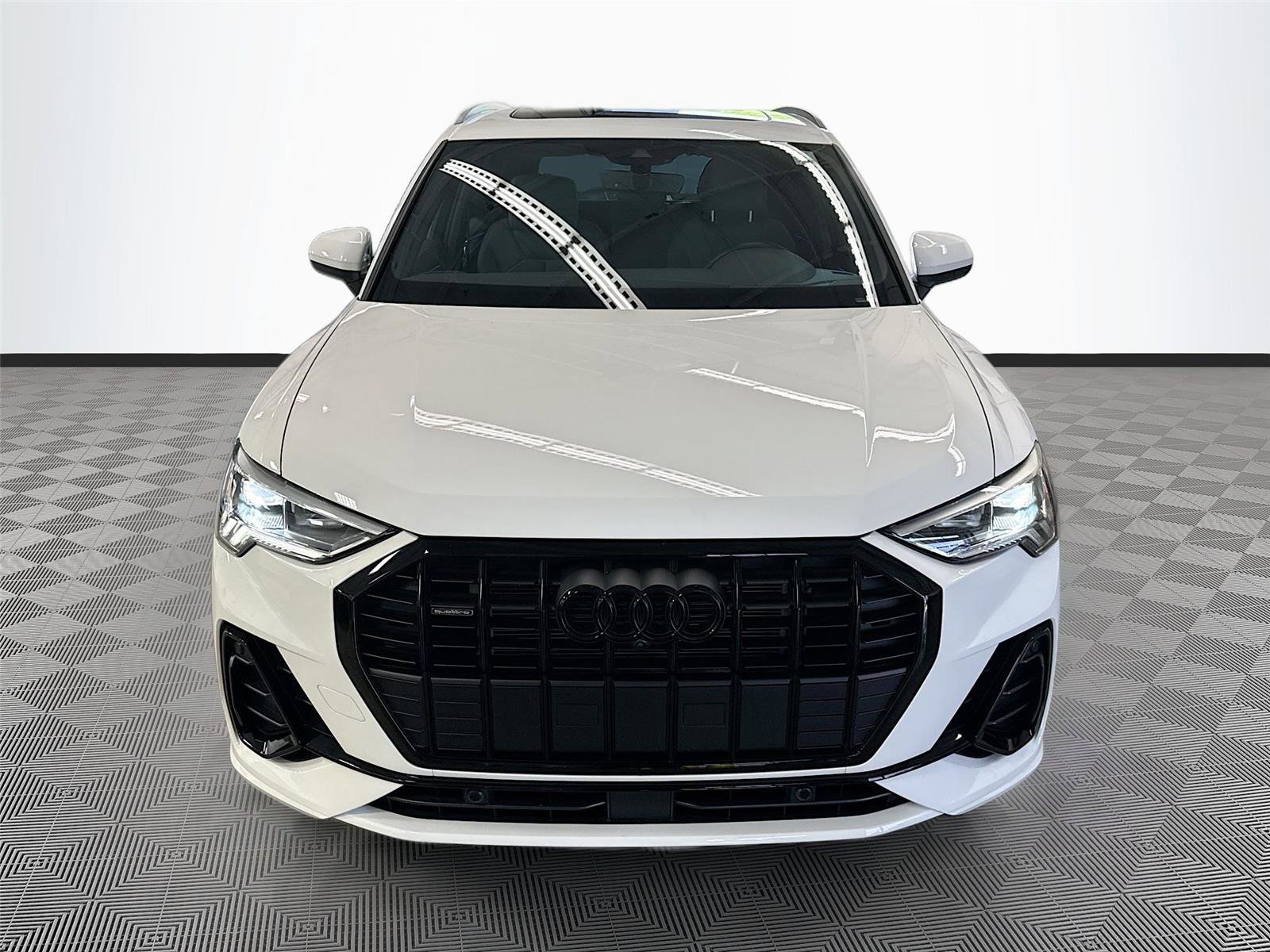 Certified 2024 Audi Q3 2.0T Premium Plus AWD/4WD image 2