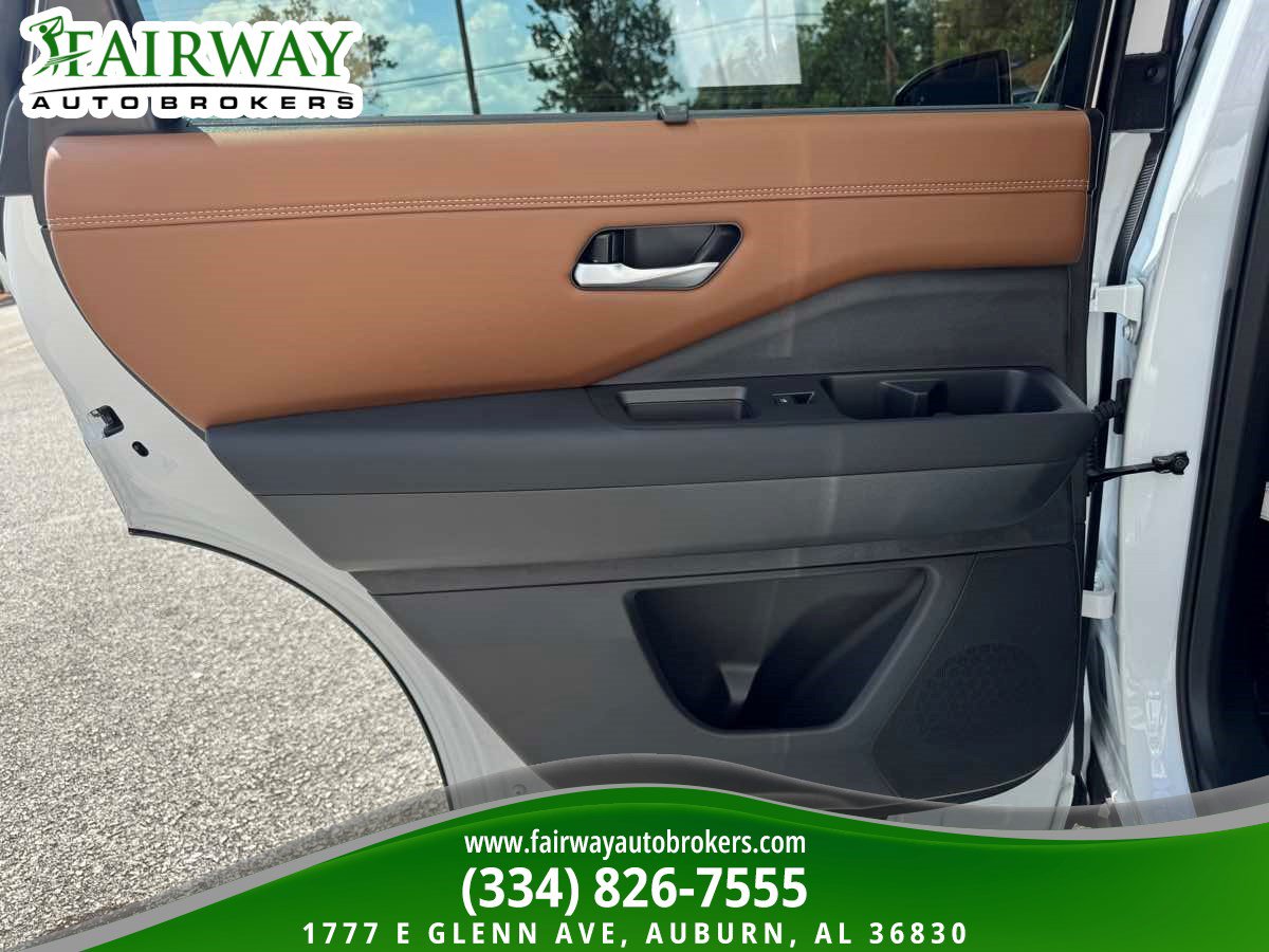Used 2026 Nissan Pathfinder Platinum w/ Cargo Package FWD image 31