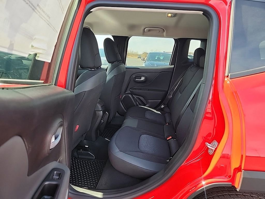 Used 2023 Jeep Renegade Trailhawk AWD/4WD image 6