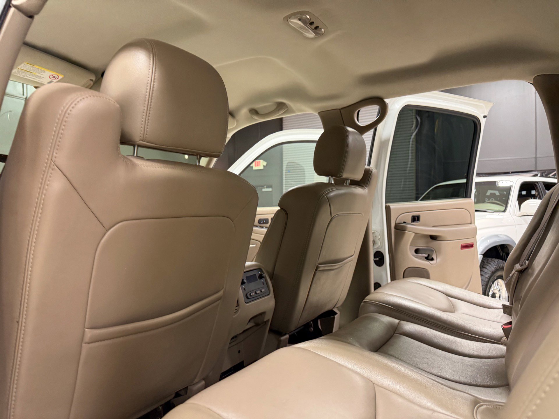 Used 2004 GMC Sierra 2500 SLT w/ Heavy-Duty Power Package AWD/4WD image 28