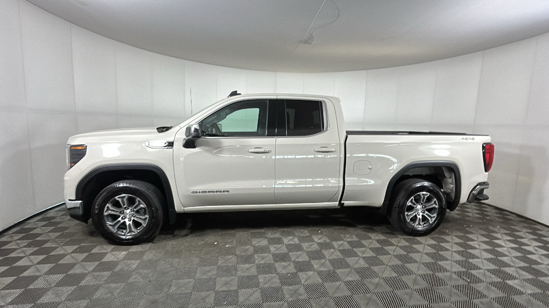New 2026 GMC Sierra 1500 SLE AWD/4WD image 7