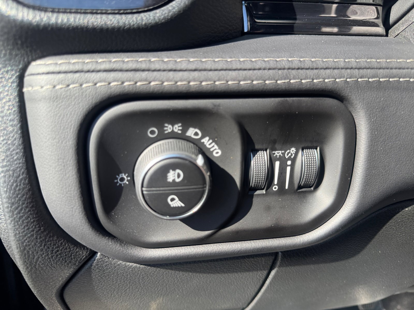 Used 2026 RAM 3500 Limited AWD/4WD image 33