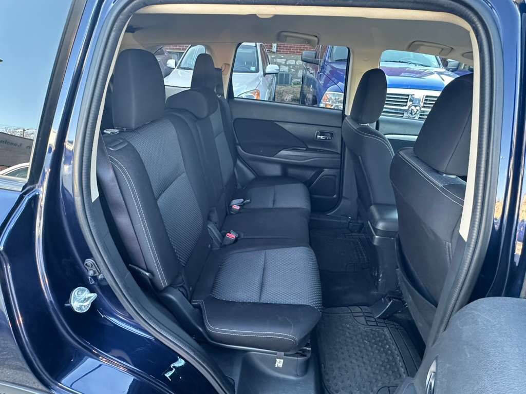 Used 2016 Mitsubishi Outlander SE image 20