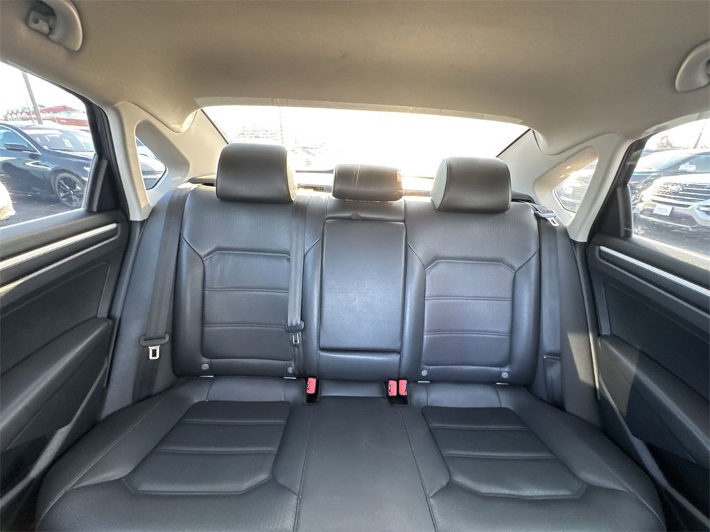 Used 2017 Volkswagen Passat 1.8T R-Line image 21