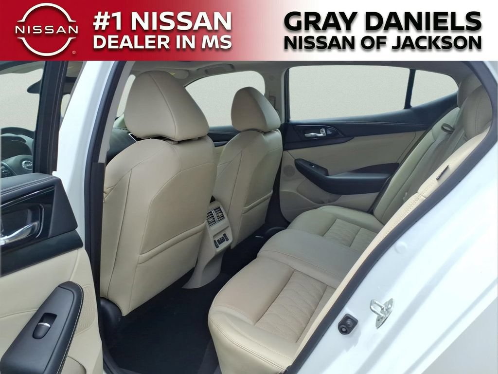 Used 2023 Nissan Maxima Platinum w/ Sport Mat Group FWD image 27