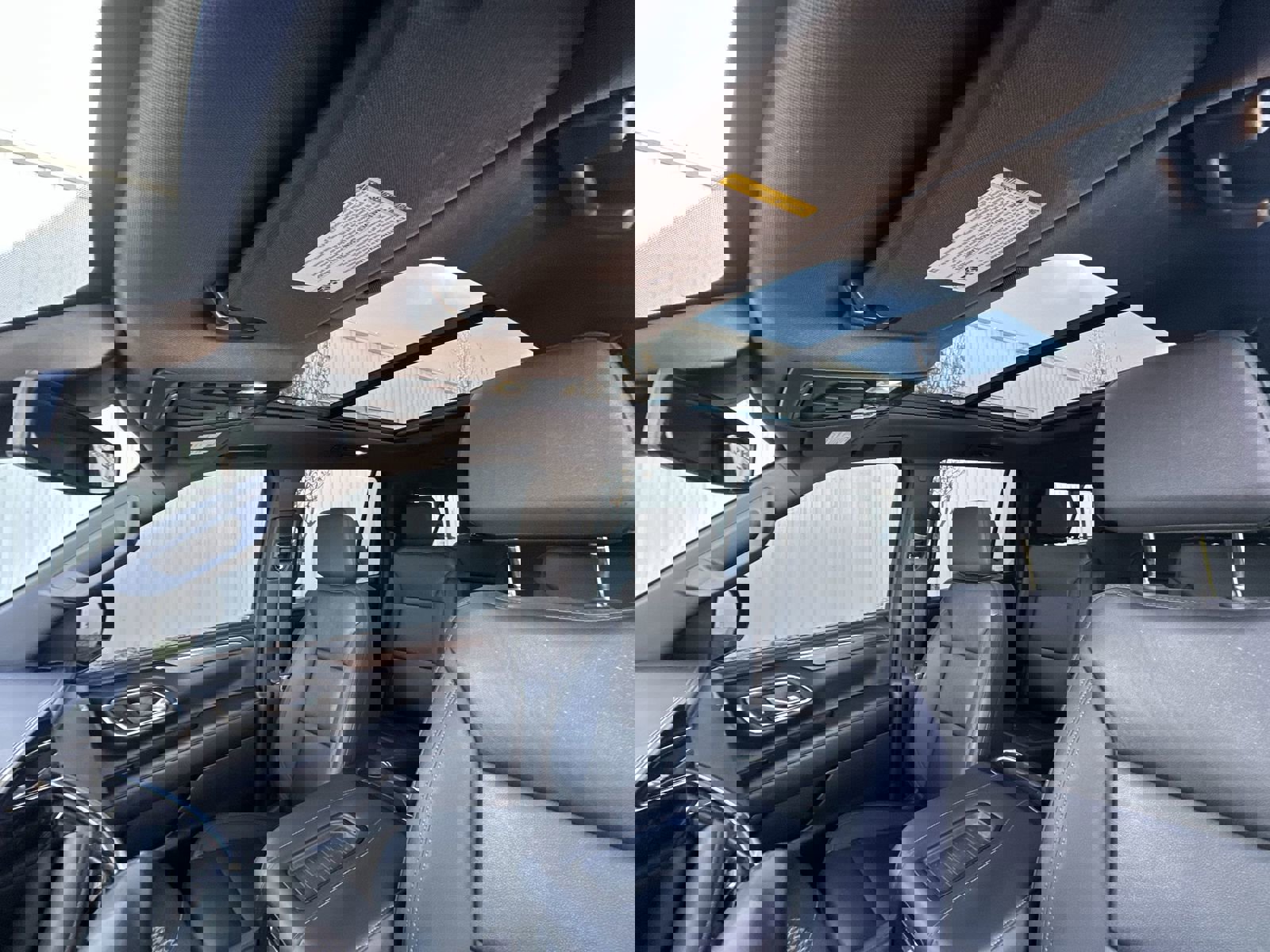 Used 2023 Chevrolet Suburban LT w/ LT Signature Package image 18