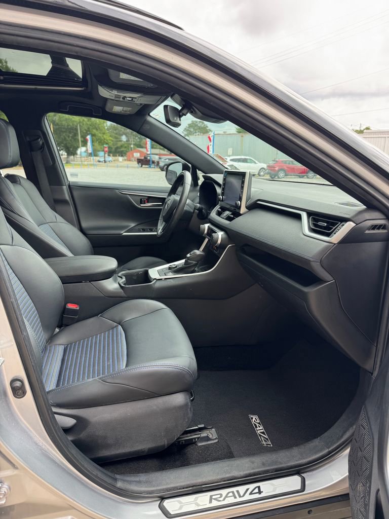 Used 2022 Toyota RAV4 XSE AWD/4WD image 12