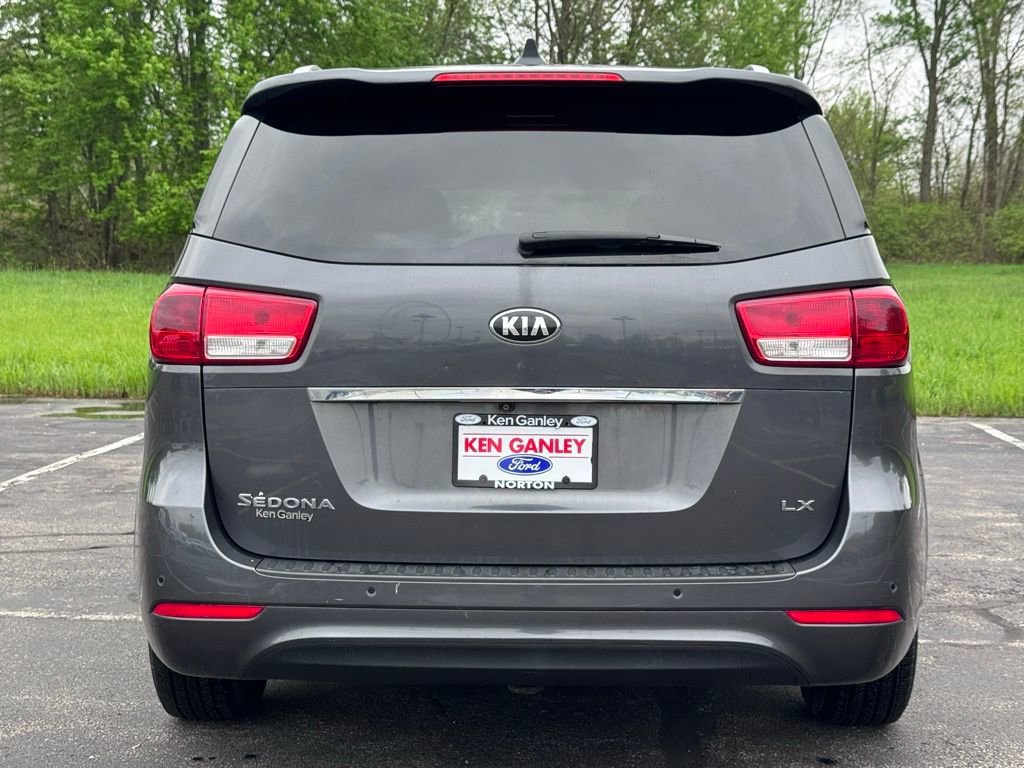 Used 2016 Kia Sedona LX w/ LX Convenience Package FWD image 8
