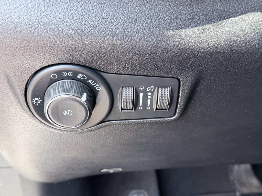 Used 2022 Jeep Compass Limited AWD/4WD image 11