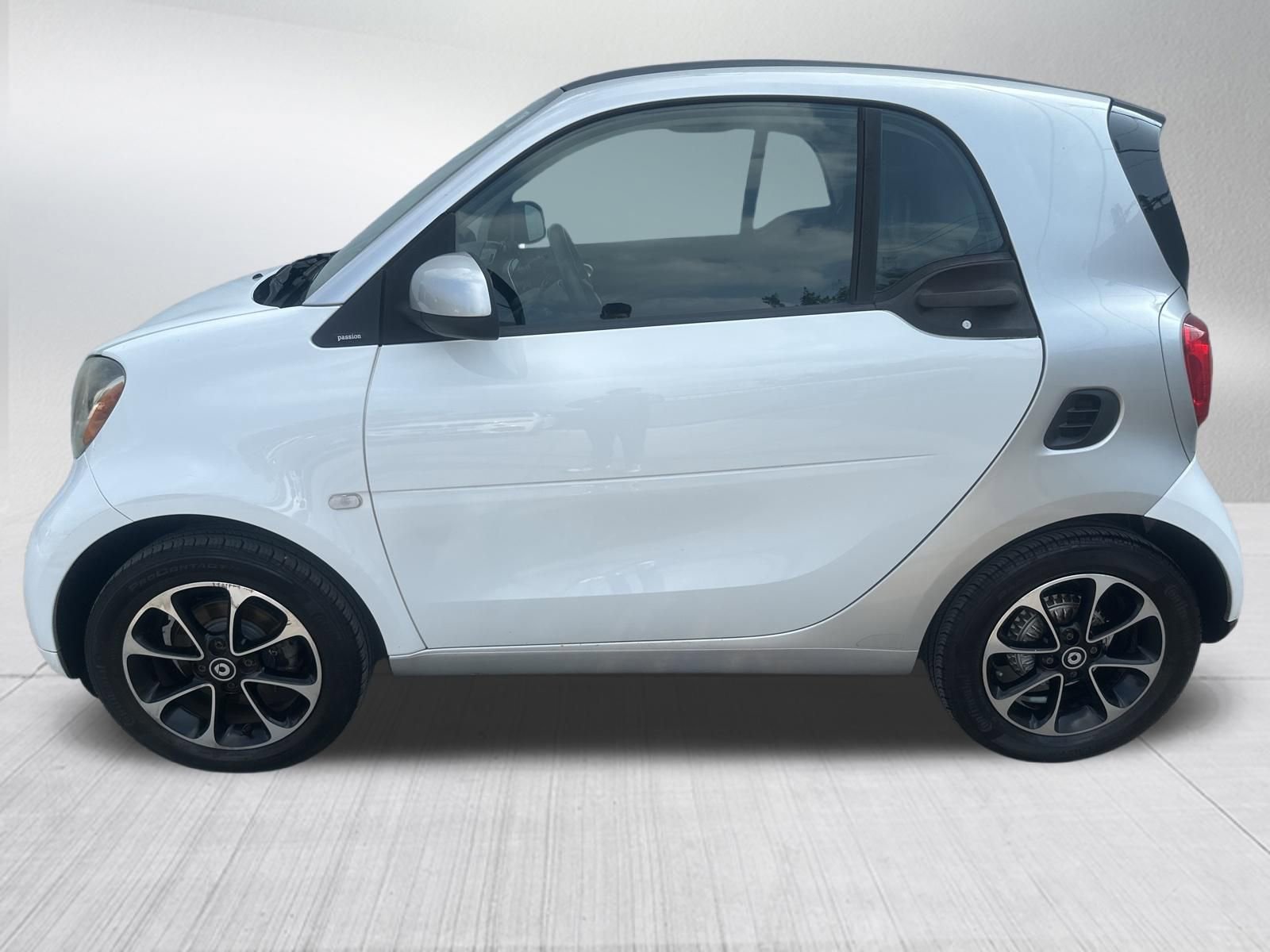 Used 2016 smart fortwo Prime RWD image 5