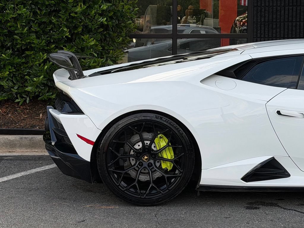Used 2021 Lamborghini Huracan EVO RWD image 21