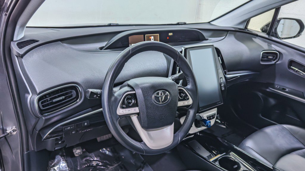 Used 2017 Toyota Prius Prime Premium image 13