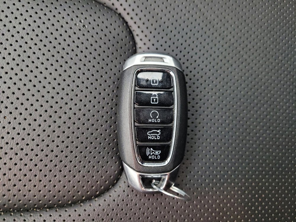 Used 2023 Hyundai Elantra Limited FWD image 32