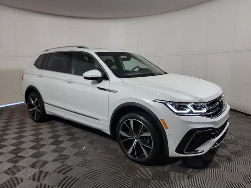 Used 2023 Volkswagen Tiguan SEL R-Line AWD/4WD image 3