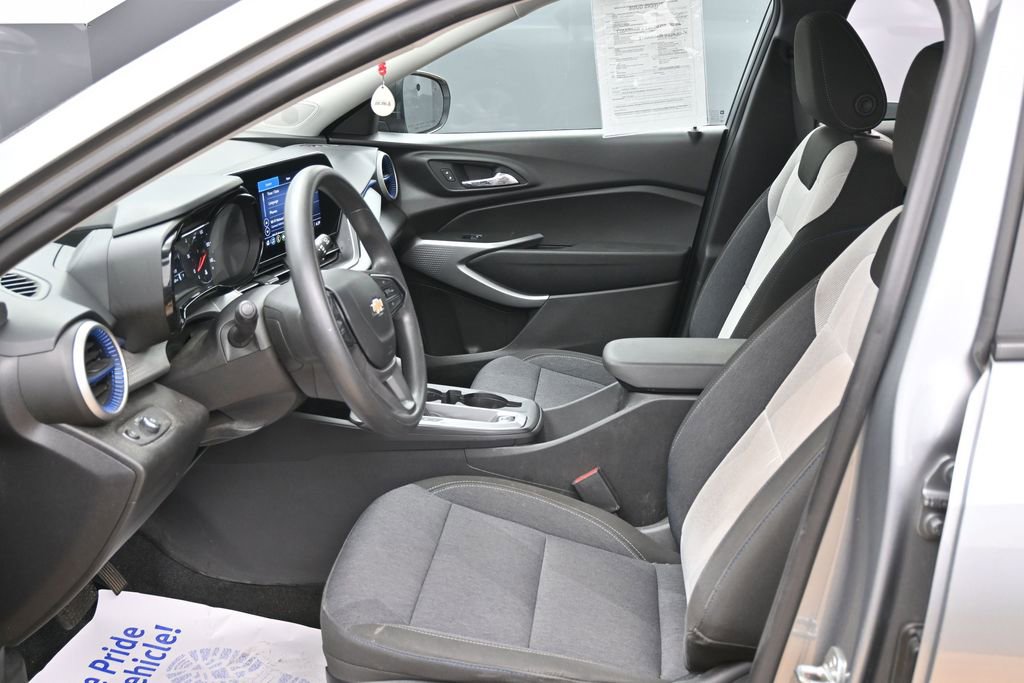 Used 2024 Chevrolet Trax LS w/ Driver Confidence Package FWD image 16