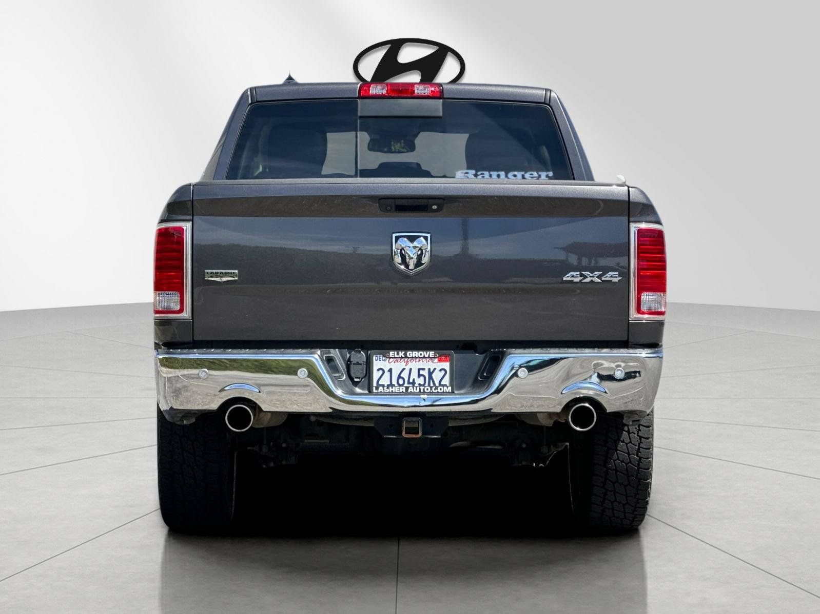 Used 2017 RAM 1500 Laramie w/ Convenience Group AWD/4WD image 4