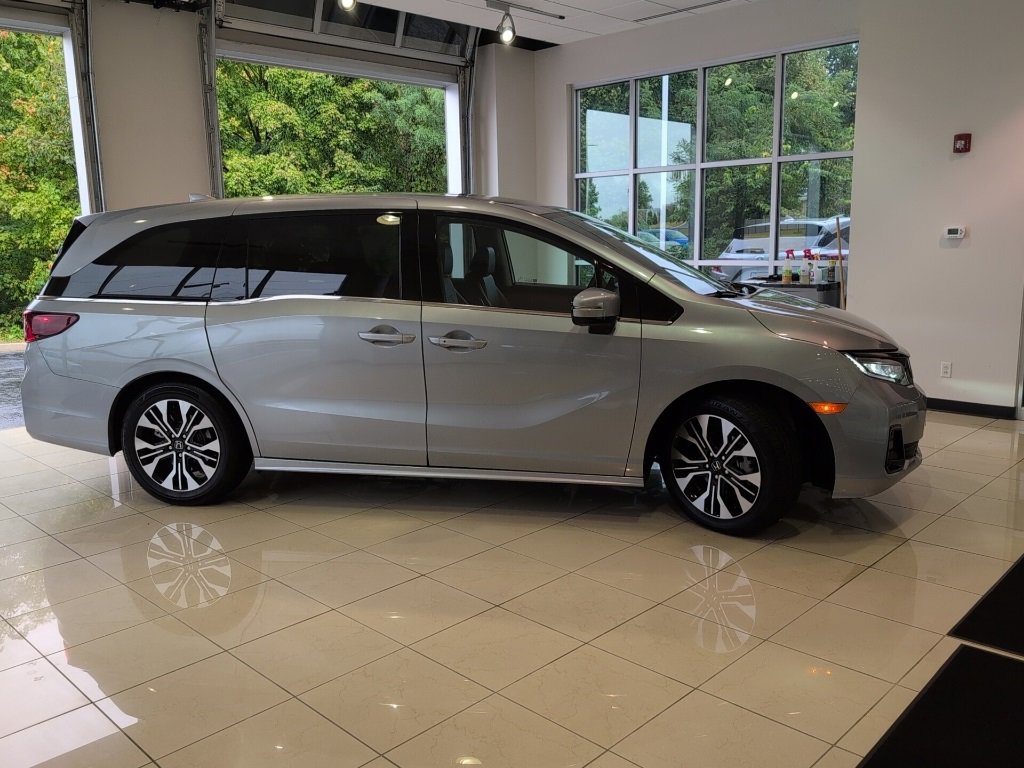 Used 2025 Honda Odyssey Elite image 6